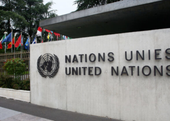 Емблемата на Организацията на обединените нации пред офиса на ООН в Женева (UNOG), Швейцария на 8 юни 2008 г. (Джоханес Саймън/ Getty Images)