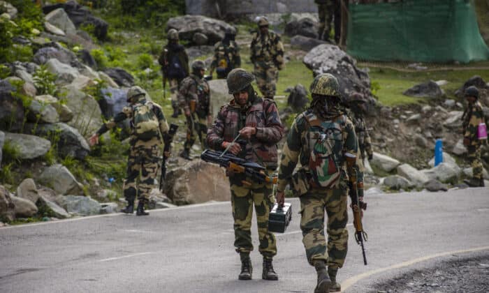 India border soldiers 700x420 1