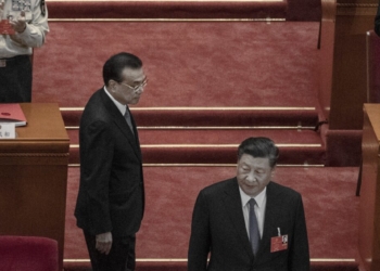 Китайският лидер Си Дзинпин и премиерът Ли Къцян на заключителната сесия на Националния народен конгрес в Пекин на 28 май 2020 г. (Кевин Фрейър / "Гети Имиджис" )
