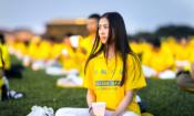 Практикуващите Фалун Гонг участват в бдение със свещи по повод 20-ата годишнина от началото на преследването на Фалун Гонг в Китай, на западната поляна на Капитолия във Вашингтон, 18 юли 2019 г. (Самира Буау / "Епок Таймс")