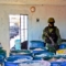 Войник охранява тайната лаборатория за производство на синтетични наркотици, разкрита в Мексико на 9 февруари 2012 г. Китайски групировки доставят на мексикански наркокартели химикали за производство на забранени субстанции, които отиват за продан в Съединените щати (Хектор Гереро/AFP/Getty Images)