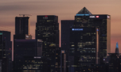 Изглед към бизнес рйона Канари Уорф в Лондон, 21 април 2020 г. Британското правителство удължи ограниченията, въведени за първи път на 23 март, които имат за цел да забавят разпространението на COVID-19. (Снимка на Дан Китууд / Гети Имиджис)