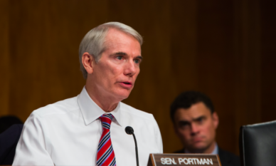 Сенаторът Роб Портман, републиканец от щата Охайо по време на заседание на Сената на САЩ във Вашингтон на 27 септември 2017 г. (Самира Боуаоу/The Epoch Times)