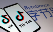 Изображение на логото на TikTok, демонстративно показано през логото на компанията ByteDance. (Dado Ruvic/Illustration/Reuters)
