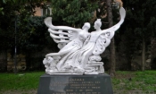 Статуя на Лян Шанбо и Джу Интай, известни като "Пеперудените влюбени", във Верона, Италия (Courtesy of Garrow)