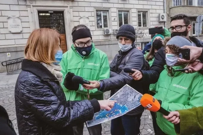 Кметът на София и Грийнпийс си размениха коледни „подаръци“ и уверения за работна среща 1 Кметът на София и Грийнпийс си размениха коледни „подаръци“ и уверения за работна среща