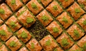 Баклавата е станала част от традиционната кухня в много култури, но най-известна е тази от Антеп, Турция, която изобилства от шамфъстък (Halit Omer / Shutterstock)
