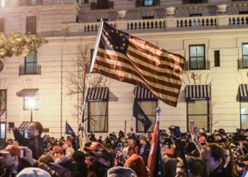 Вашингтон, 12 декември, хиляди протестиращи, които отказват да приемат, че новоизбраният президент Джо Байдън е спечелил изборите, се събират преди гласуването на избирателната колегия