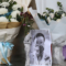 Импровизиран мемориал на д-р Ли Уънлян пред входа на Централната болница в Ухан, провинция Хубей, Китай – 07.02.2020 г. (Stringer/ Ройтерс)