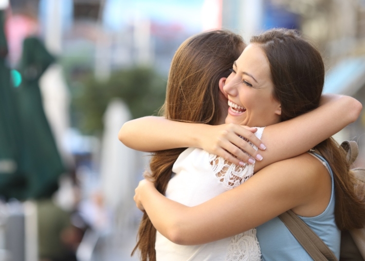 Защо е важно да се завърнем към старите жестове на близост 1 Защо е важно да се завърнем към старите жестове на близост