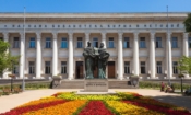 Паметникът на Кирил и Методий пред Националната библиотека в София (снимка: Добромир Димов)