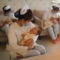 Медицински сестри държат новородени в център "Сиюегъ" или "Къщата на късметлийския месец" в Пекин, Китай 13.12.2016 г. (Greg Baker/AFP чрез Getty Images)