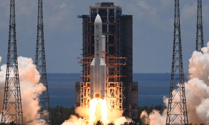 NASA разкритикува Китай за неконтролираните отломки на ракетата Long March-5 1 NASA разкритикува Китай за неконтролираните отломки на ракетата Long March-5
