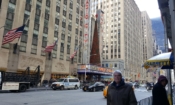 Пред легендарната в Ню Йорк зала "Рейдио сити мюзик хол" (снимка: личен архив)