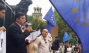 Велислав Величков говори на 23 юли 2019 г. на импровизиран митинг пред Съдебната палата, ден след номинацията на Иван Гешев за главен прокурор (снимка: "Правосъдие за всеки")