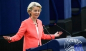 Урсула фон дер Лайен произнася реч по време на дебат на тема "Състоянието на Европейския съюз" в рамките на пленарна сесия в Страсбург на 15 септември 2021 г.  (Снимка: YVES HERMAN/POOL/AFP чрез Getty Images)