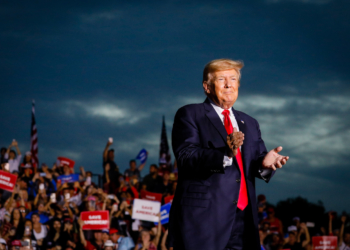 Бившият президент Доналд Тръмп пристига на митинг в Сарасота, щата Флорида, на 3 юли 2021 г. (Eva Marie Uzcategui/Getty Images)