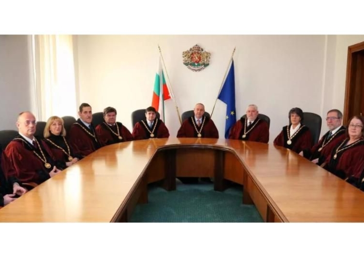 КС отсъди: Основният български закон тълкува пола само в биологичен смисъл