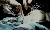 Екранна снимка на сцена от "Давид и Голиат" - документален филм за отнемането на органи от живи затворници на съвестта. Филмът печели наградата за най-добър документален филм на филмовия фестивал в Хамилтън, Канада, на 9 ноември 2014 г. (Epoch Times)
