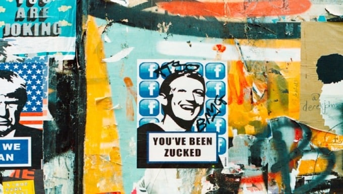 Плакат с изображението на собственика на Facebook Марк Зукърбърг, заснет в Лондон. (снимка Unsplash)