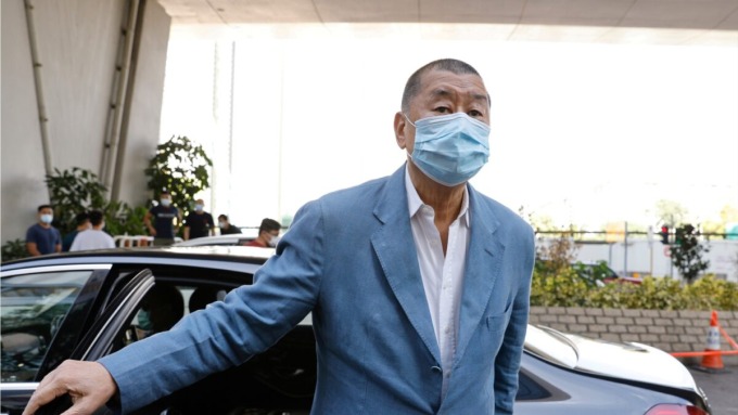 Медийният магнат, собственик на Apple Daily, Джими Лай Чий-ин пристига в съда в Западен Коулун, Хонконг, Китай, 15 октомври 2020 г. (Тайрон Сиу/Ройтерс)