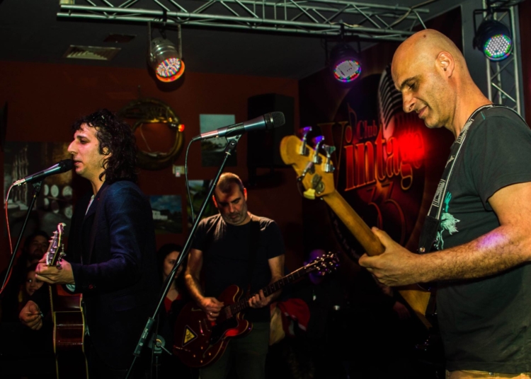 Ерол от „Уикеда“ отказа концерти заради зелените сертификати