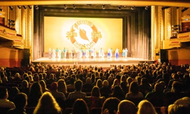 Финална завеса след спектакъла на "Шен Юн"в Orpheum Theatre в Минеаполис, на 3 декември 2021 г. (Сам Уон/The Epoch Times)