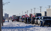 Колона от камиони пътуват към Отава, за да протестират срещу задължителната ваксинация, 25 януари 2022 г. (David Lipnowski/The Canadian Press)