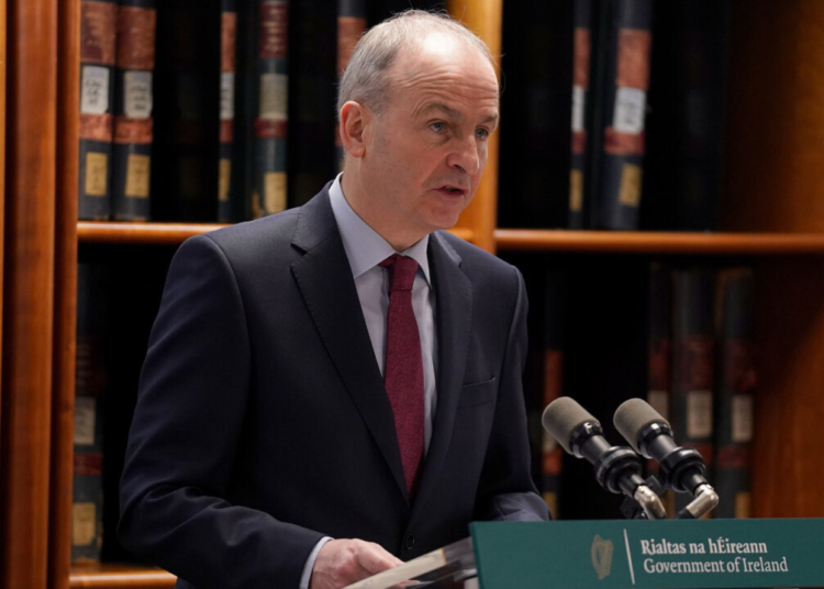 Ирландия премахва повечето COVID мерки от днес