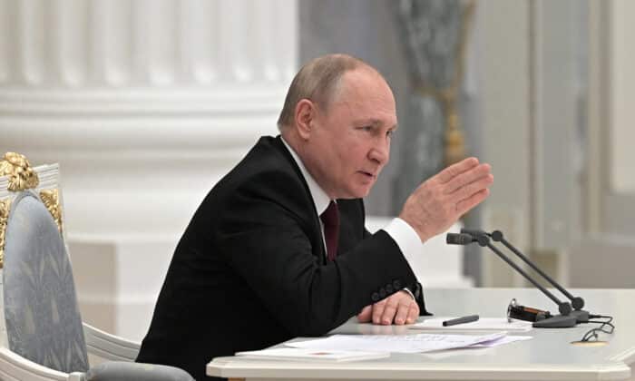 Руският президент Владимир Путин ръководи срещата на Съвета за сигурност в Москва на 21 февруари 2022 г. (снимка: Алексей Николски / Спутник / AFP)