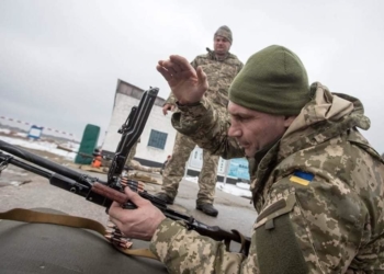 През 2021 г. Виталий Кличко участва във военно обучение за защита на Киев от руско нападение. "Трябва да сме подготврени", казва той тогава. Пророчески думи (снимка: dpa)