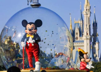 Мики Маус парадът в "Магическото кралство" на Disney World в Орландо, Флорида, на 11 ноември 2001 г. (Joe Raedle/Getty Images)