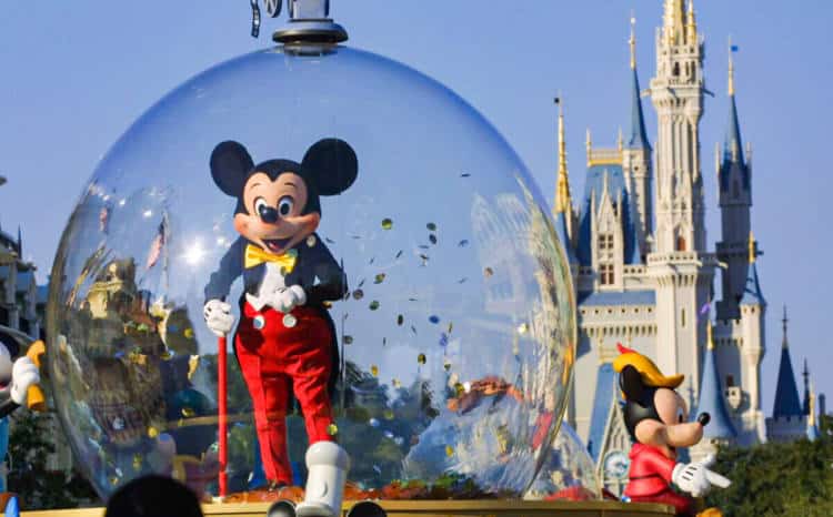 Мики Маус парадът в "Магическото кралство" на Disney World в Орландо, Флорида, на 11 ноември 2001 г. (Joe Raedle/Getty Images)