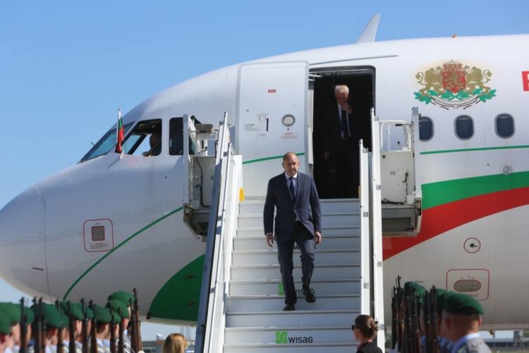 От "Дойче Веле" отказаха на Румен Радев право на отговор заради статия с обвинения в двуличие 1 От „Дойче Веле“ отказаха на Румен Радев право на отговор заради статия с обвинения в двуличие