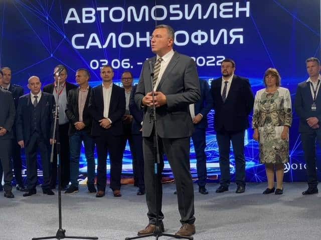 Председателят на управителния съвет на Асоциацията на автомобилните производители (ААП) и техните оторизирани дилъри в България г-н Храбрин Иванчев, говори на откриването на "Международният автомобилен салон София 2022" - 3 юни 2022 г. (снимка: Евелина Иванова/"Епок Таймс")