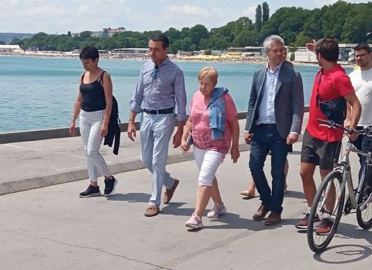 Крайбрежната алея във Варна си върна статута на пешеходна зона 1 Крайбрежната алея във Варна си върна статута на пешеходна зона