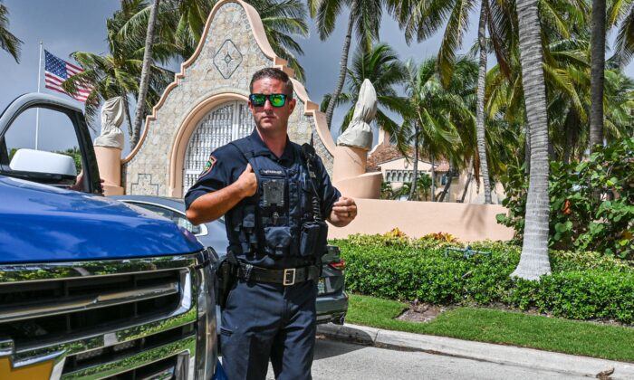 police officer outside maralago 700x420 1