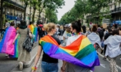 Около 30 000 души участват в гей-парада, организиран от организацията Inter-LGBT на 26 юни 2021 г. Париж, Франция.(Norbu GYACHUNG, unsplash.com)