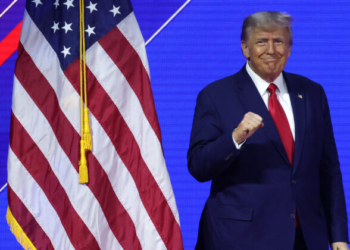 45-ят президент Доналд Тръмп по време на годишната Конференция за консервативно политическо действие (CPAC) в Gaylord National Resort & Convention Center в National Harbor, щата Мериленд, на 4 март 2023 г. (Alex Wong/Getty Images)