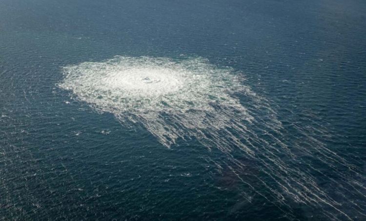 Мехурчета газ от изтичането на "Северен поток 2" се виждат на повърхността на Балтийско море, близо Дания (Reuters)