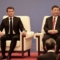 Френският президент Еманюел Макрон (вляво) и китайският лидер Си Дзинпин участват в заседание на френско-китайския бизнес съвет в Пекин на 6 април 2023 г. (Снимка: Ludovic Marin/Pool/AFP via Getty Images)