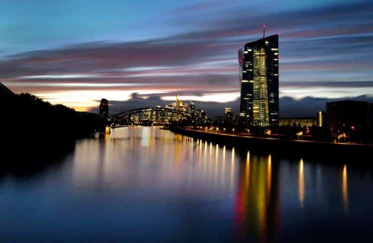 Панорама на банково-корпоративния район и централата на Европейската централна банка, Франкфурт, Германия (Kai Pfaffenbach/Reuters)