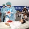 Драматизация на насилствено отнемане на органи в Китай от практикуващи Фалун Гонг, в Тайпе, Тайван, 23 април 2006 г. (Патрик Лин/AFP/Getty Images)
