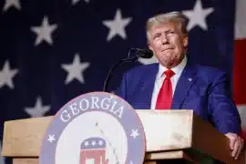 Доналд Тръмп произнася реч по време на Конвенцията на Републиканската партия на щата Джорджия в Columbus Convention and Trade Center, в Кълъмбъс, щата Джорджия, на 10 юни 2023 г. (Ана Мънимейкър/Getty Images)