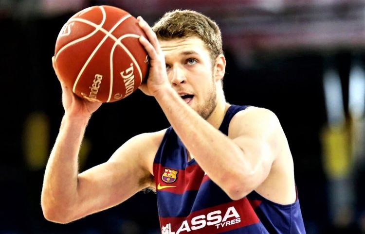 Българинът Александър Везенков ще играе в NBA 1 Българинът Александър Везенков ще играе в NBA