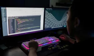 chlen na hakerska grupa na kompjutara si