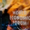 Логото на СИФ в Конгресния център по време на годишната среща на Световния икономически форум (СИФ) в Давос на 18 януари 2023 г. (Фабрис Кофрини/AFP чрез Getty Images)
