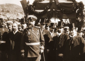С прочетения Манифест за независимостта от 22 септември 1908 г., княз Фердинанд става цар (снимка: исторически архив)
