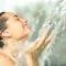 Терапия със студен душ (Pheelings media/Shutterstock)