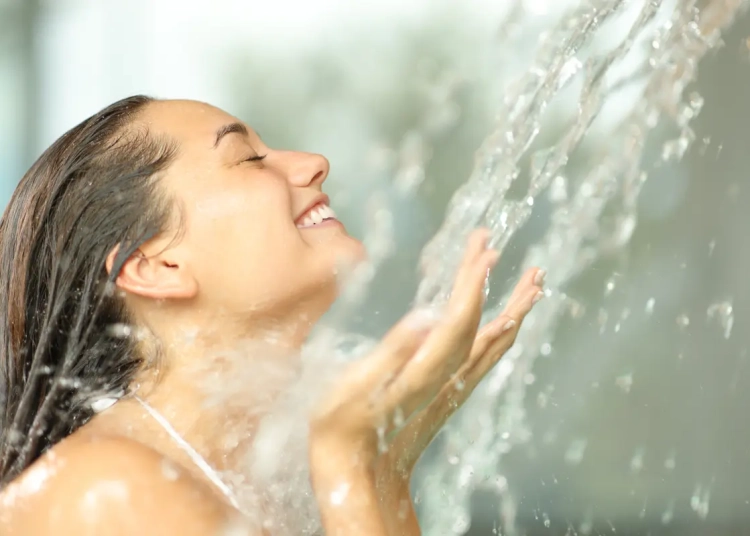 Студеният душ повишава имунитета, подобрява метаболизма и ви прави по-щастливи 1 Студеният душ повишава имунитета, подобрява метаболизма и ви прави по-щастливи
